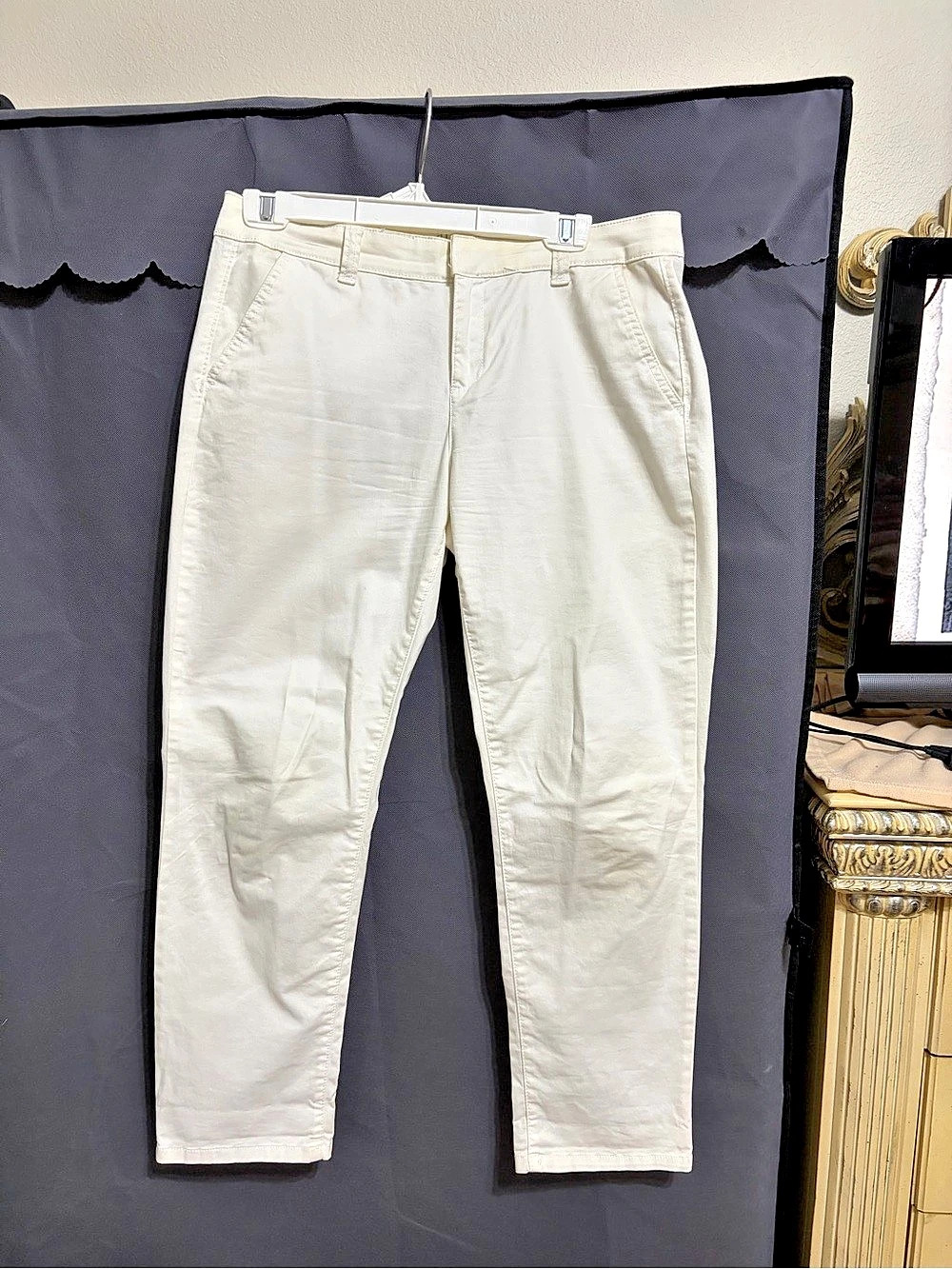 ana Chino Crop Straight Leg in Cream Size 6